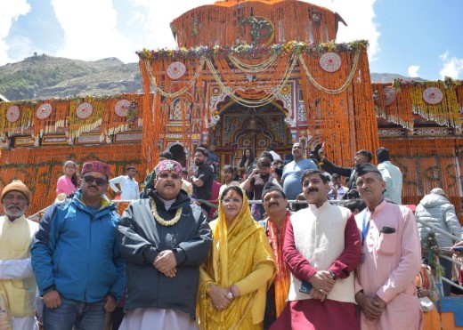 पर्यटन, धर्मस्व मंत्री महाराज पहुंचे बद्री-केदार