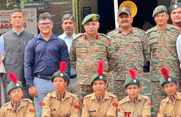 ब्रिगेडियर विकास ढींगरा का सीआईएमएस कॉलेज दौरा – एनसीसी कैडेट्स व पाइप बैंड की जमकर सराहना की