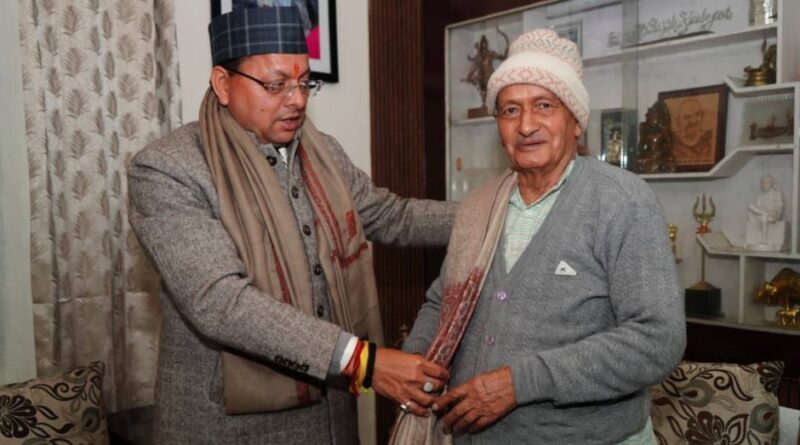 सीएम धामी ने उत्तराखंड के पूर्व मुख्यमंत्री भगत सिंह कोश्यारी से की शिष्टाचार भेंट