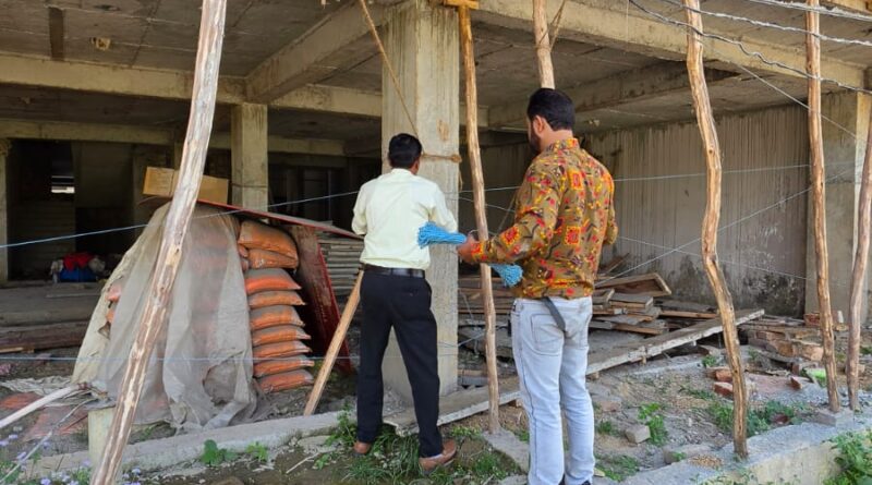 अवैध निर्माण पर एमडीडीए का शिकंजा, देहराखास में निर्माणाधीन भवन किया सील