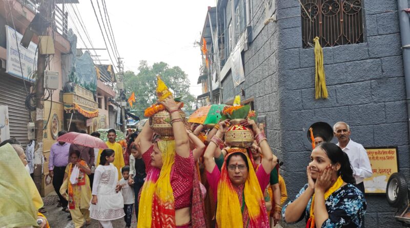 धर्मपुर के प्राचीन शिव मंदिर में भव्य कलश यात्रा के साथ श्री शिव महापुराण कथा ज्ञान महायज्ञ का शुभारंभ